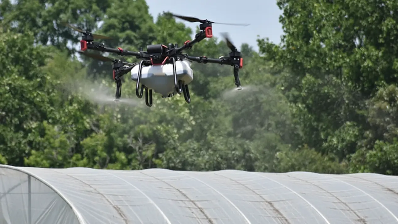 The Advantages of Drones for Shading & Cleaning Poly Tunnels